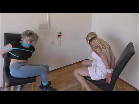 ❤️ Asılı / bağlanmış və ağzı bağlanmış / çətinlik içində olan qız Fəsişlər az.xlxxporno.ru